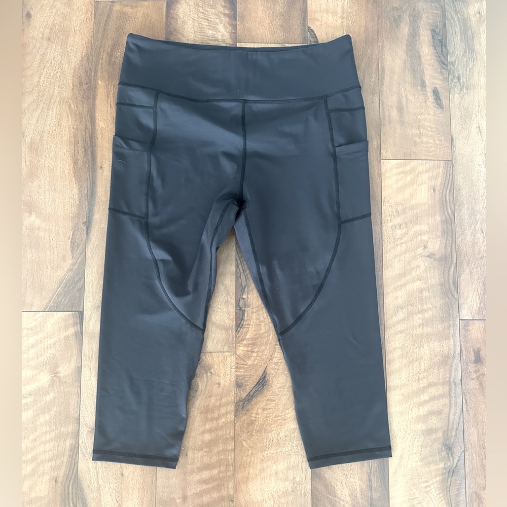 Zyia Light and tight cropped capri leggings, black, size 20